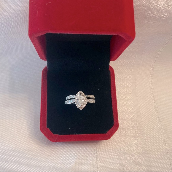 Spectacular Marquise Diamond Wedding Ring Set. Make Offer. Gorgeous! - Picture 12 of 12